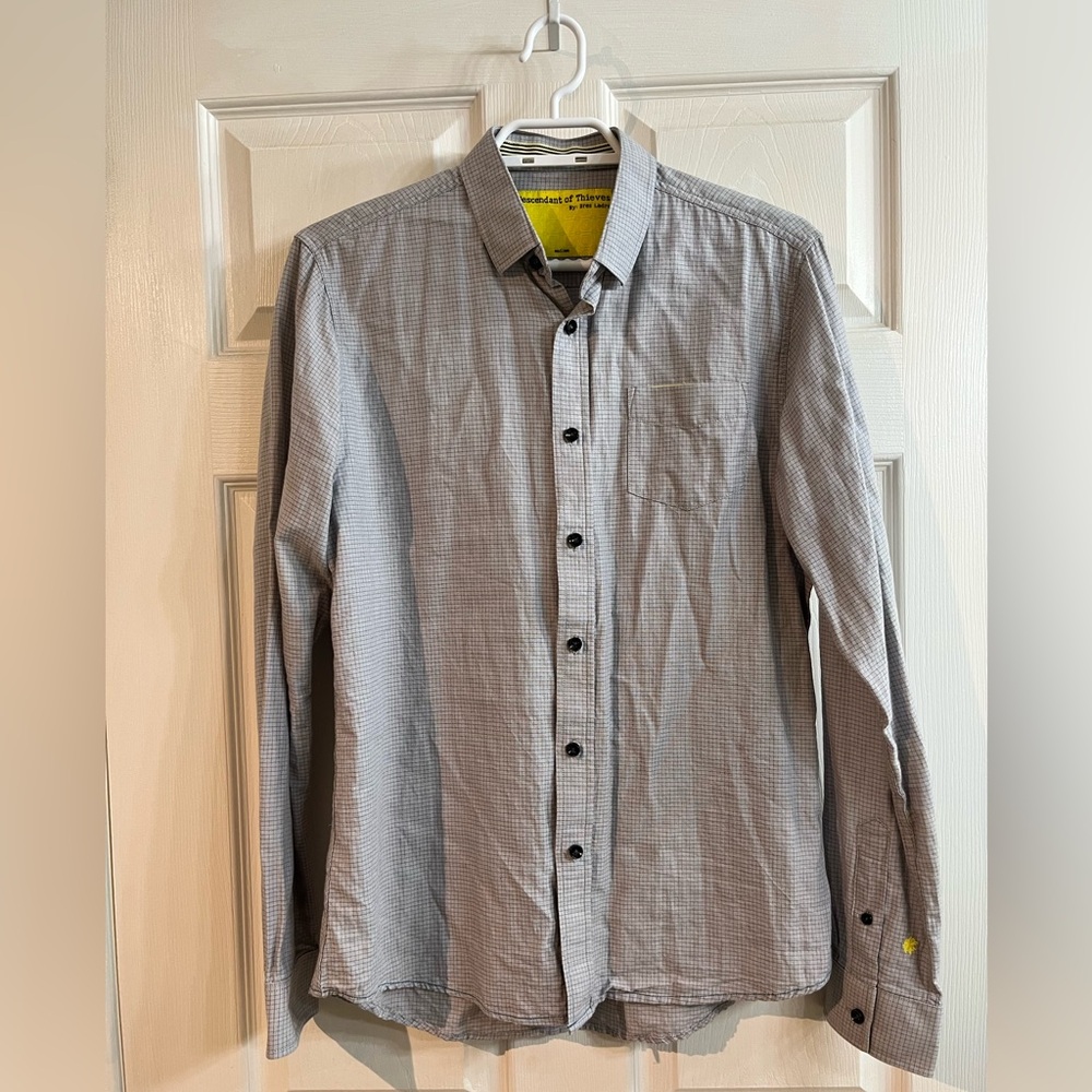 Descendant of thieves vintage button down shirt with long sleeves size M